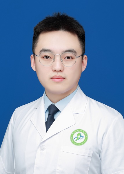 杨晨  &nbsp; 中医师.JPG